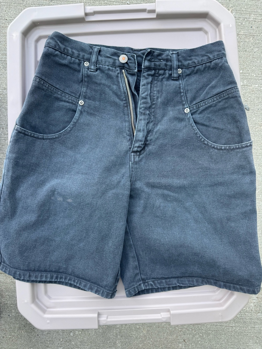 NUOVO Women’s Straight shorts in Washed black